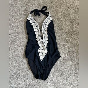 Like New- Flattering Mossimo Swimsuit